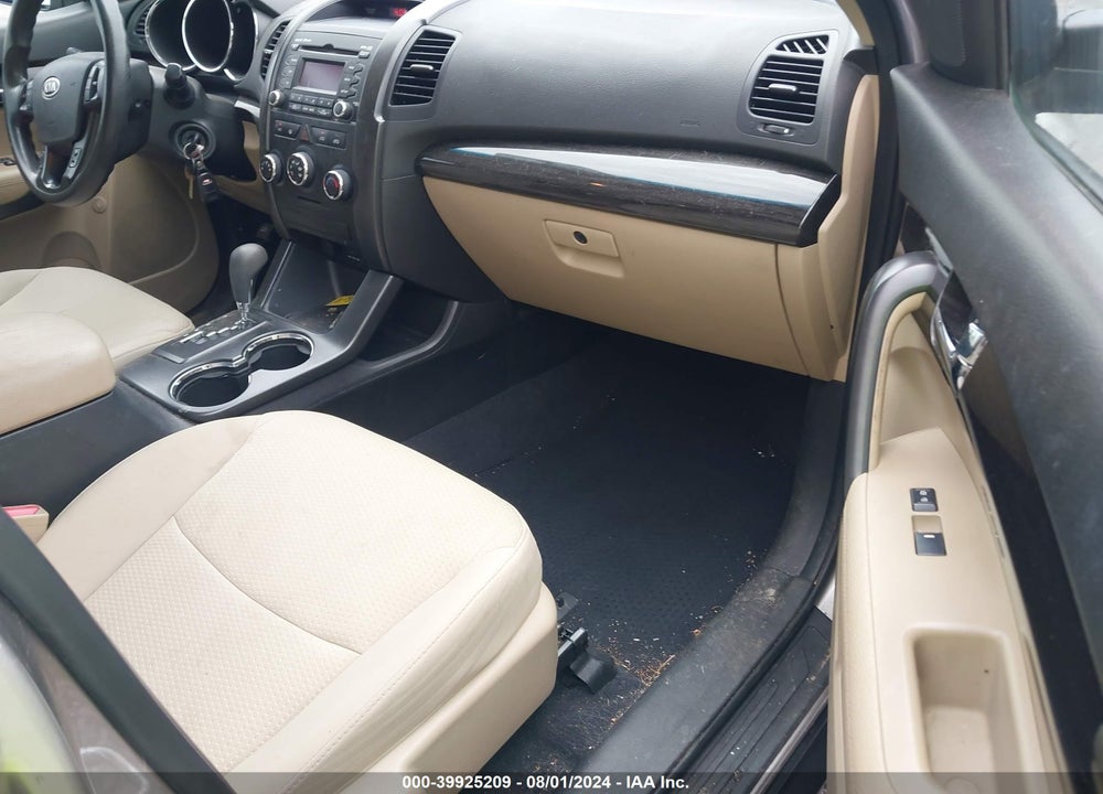 2012 KIA SORENTO LX VIN: 5XYKTCA64CG297874