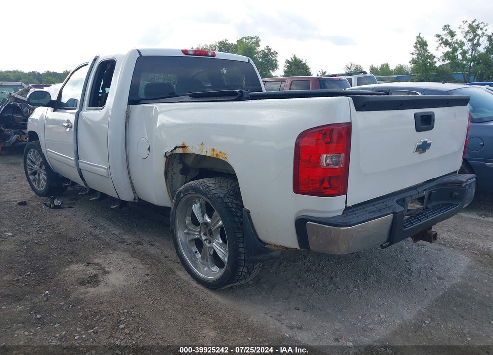 2013 CHEVROLET SILVERADO 1500 LT VIN: 1GCRKSE71DZ395536