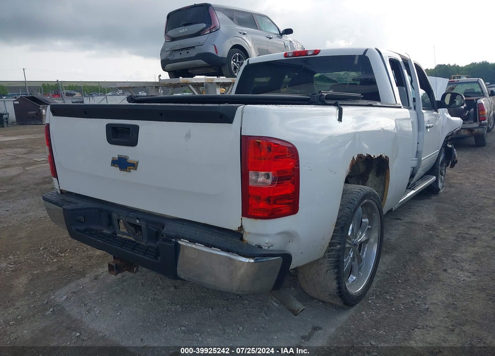 2013 CHEVROLET SILVERADO 1500 LT VIN: 1GCRKSE71DZ395536