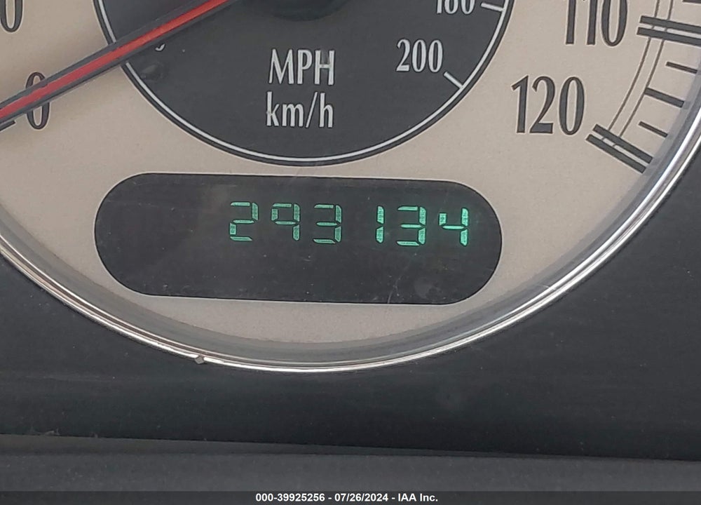 2002 CHRYSLER TOWN & COUNTRY LIMITED VIN: 2C8GP64L12R617240