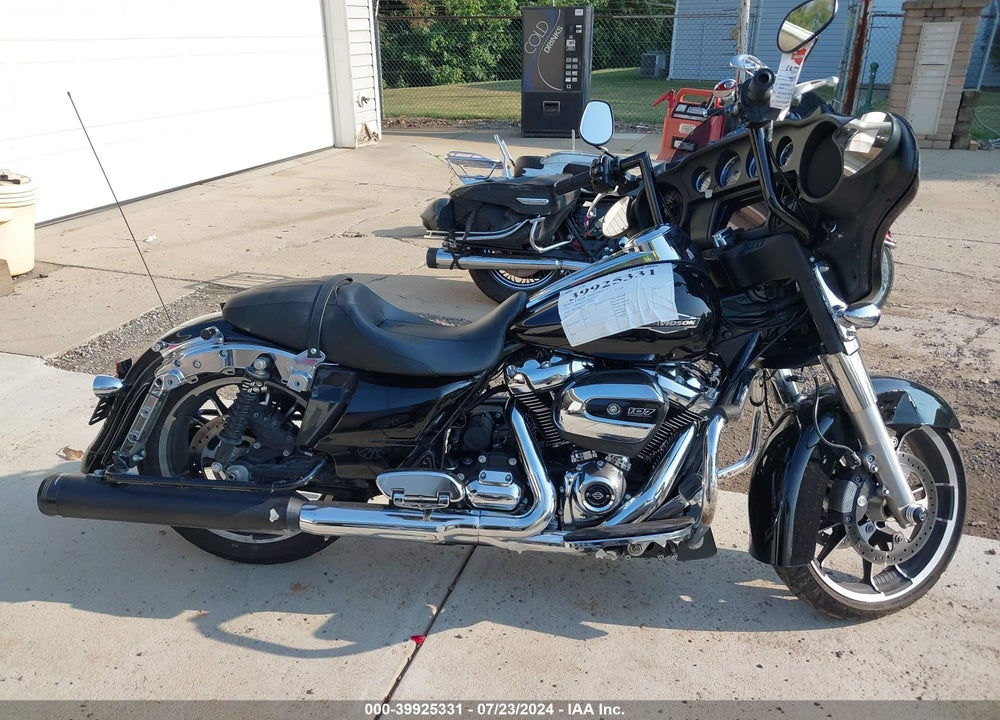 2021 HARLEY-DAVIDSON FLHX VIN: 1HD1KBC11MB606804
