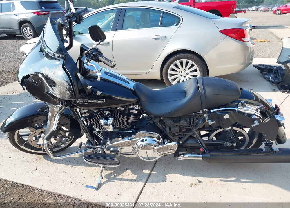 2021 HARLEY-DAVIDSON FLHX VIN: 1HD1KBC11MB606804