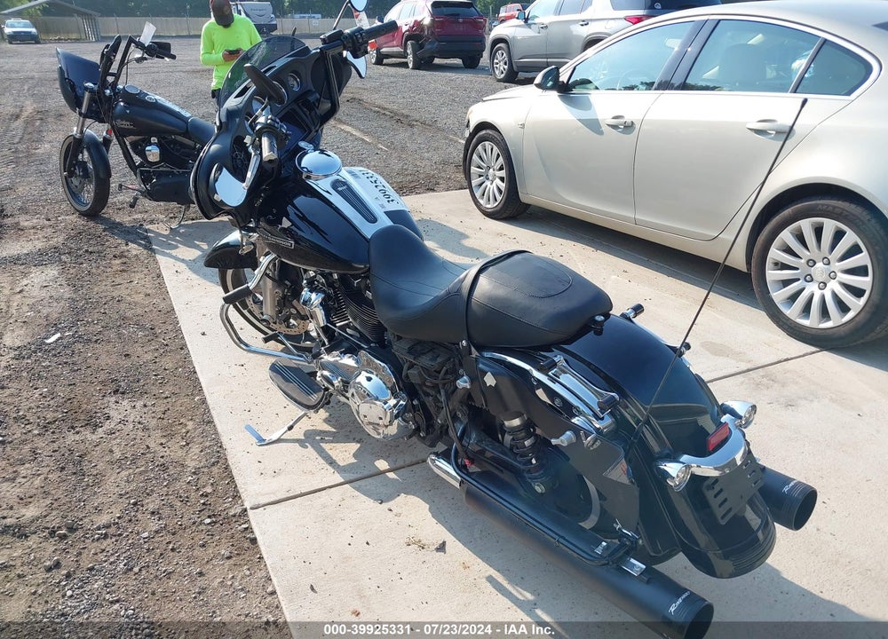 2021 HARLEY-DAVIDSON FLHX VIN: 1HD1KBC11MB606804