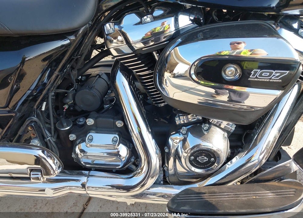 2021 HARLEY-DAVIDSON FLHX VIN: 1HD1KBC11MB606804