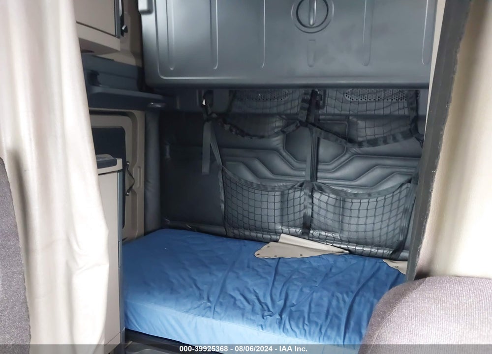 2018 FREIGHTLINER CASCADIA 125 VIN: 3AKJGLDR8JSHF3782