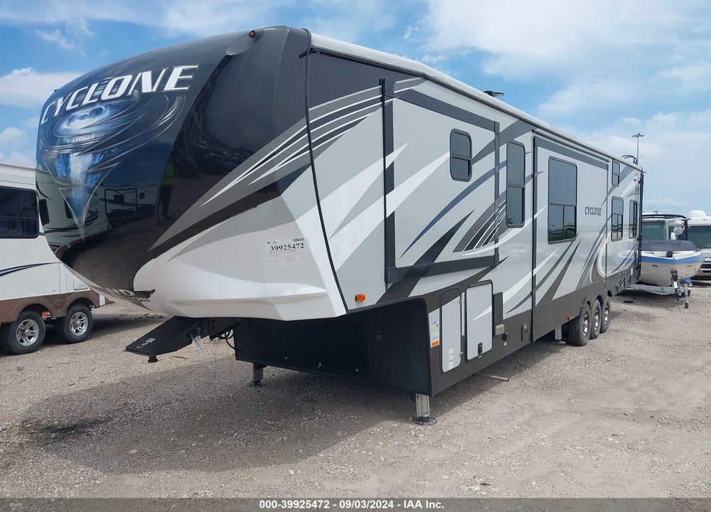 2018 HEARTLAND CYCLONE CY4005 VIN: 5SFCG4436JE370830