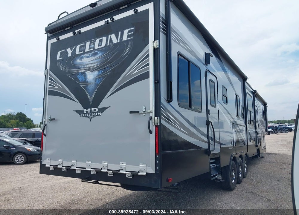 2018 HEARTLAND CYCLONE CY4005 VIN: 5SFCG4436JE370830