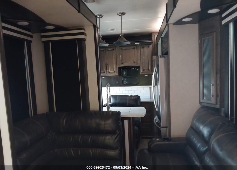 2018 HEARTLAND CYCLONE CY4005 VIN: 5SFCG4436JE370830