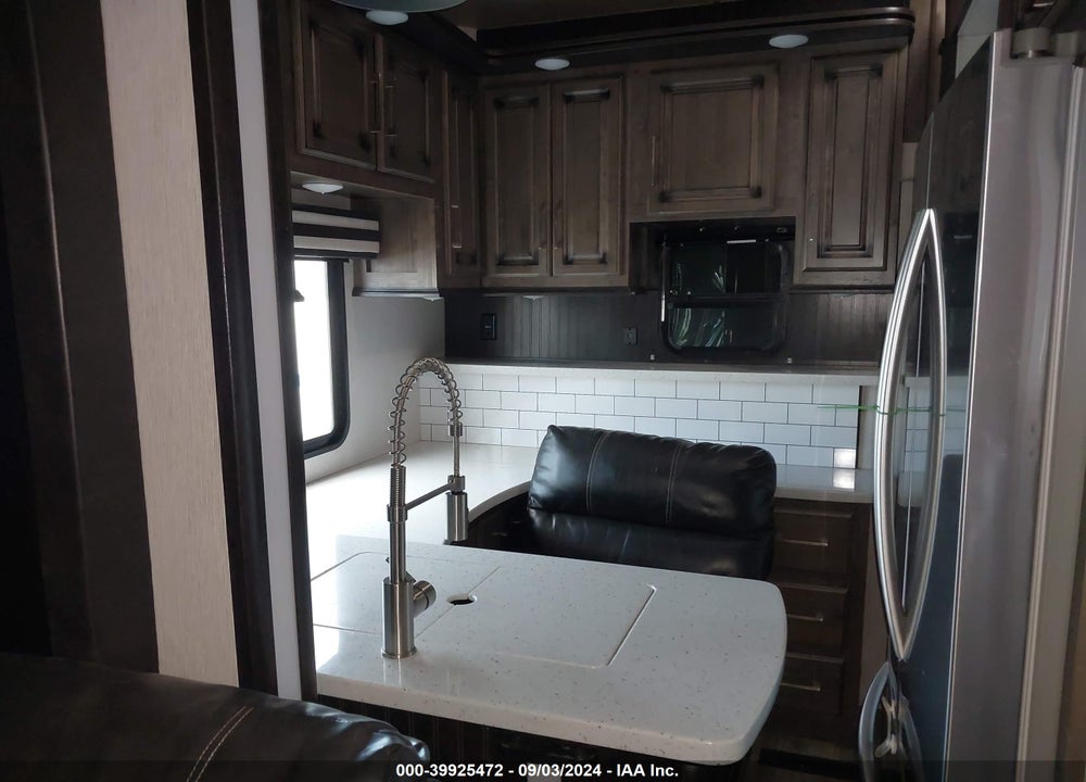 2018 HEARTLAND CYCLONE CY4005 VIN: 5SFCG4436JE370830