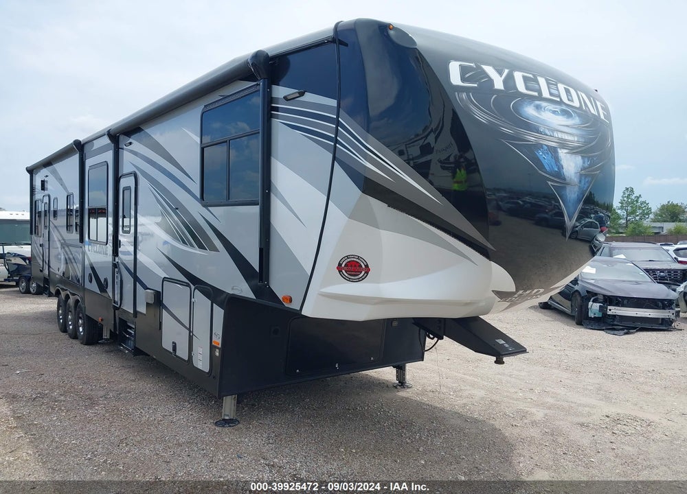 2018 HEARTLAND CYCLONE CY4005 VIN: 5SFCG4436JE370830
