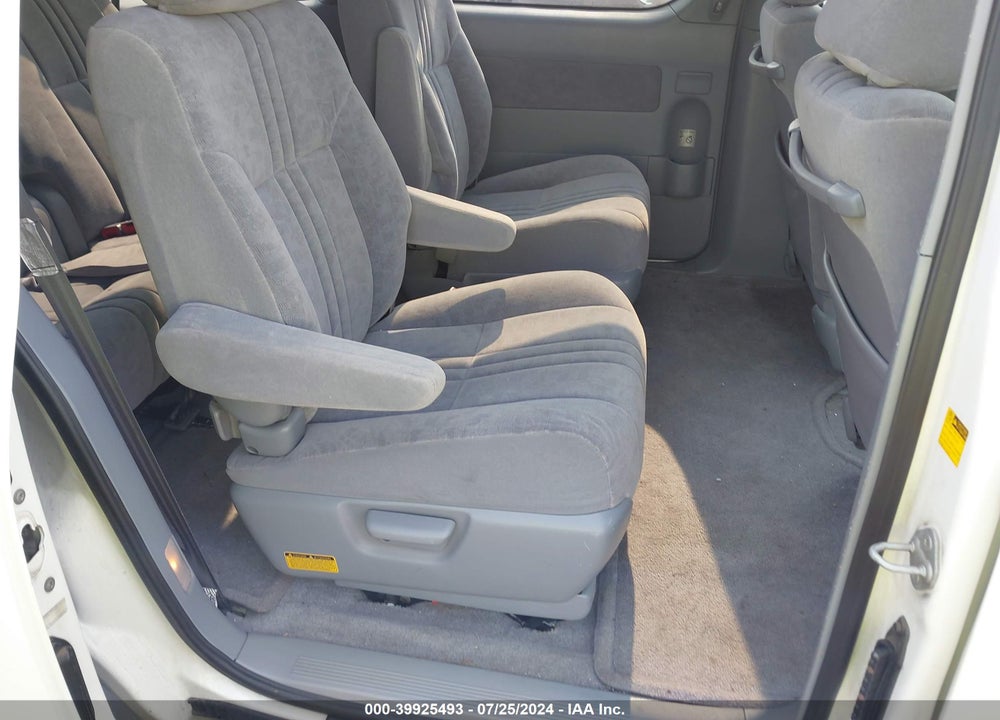 2002 TOYOTA SIENNA LE VIN: 4T3ZF13C12U488889