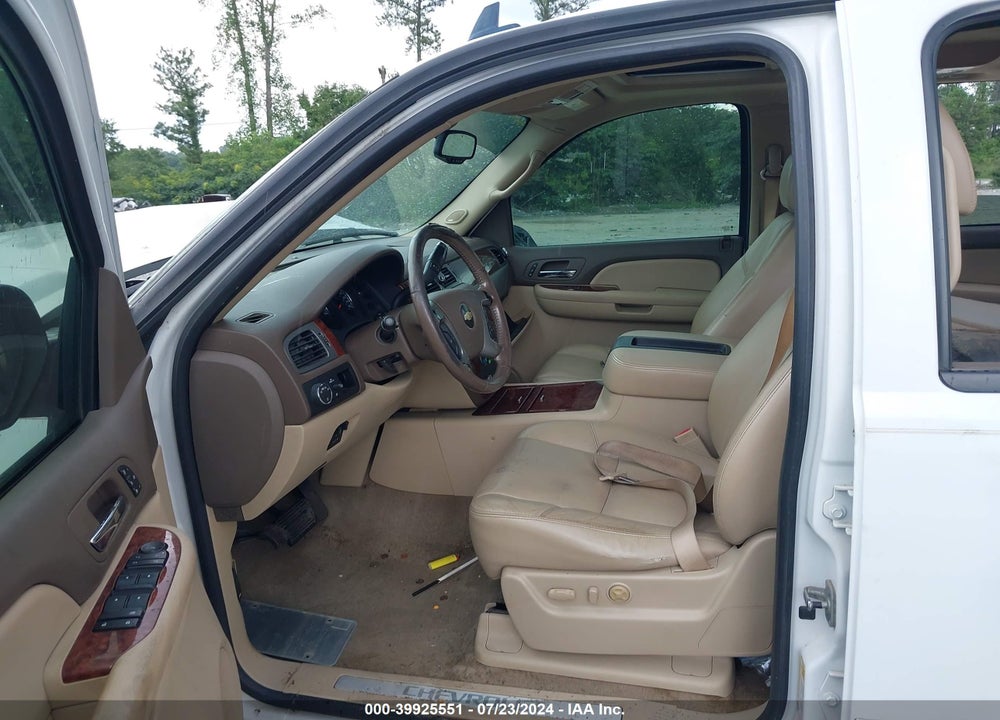 2009 CHEVROLET SUBURBAN 1500 LTZ VIN: 1GNFC36049J126130