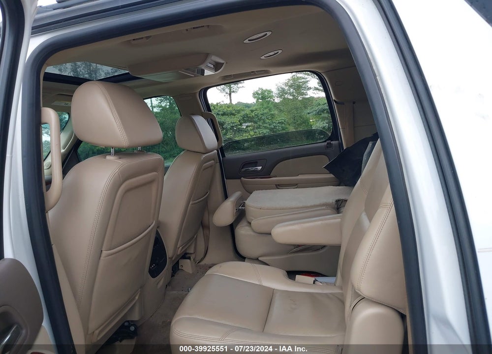 2009 CHEVROLET SUBURBAN 1500 LTZ VIN: 1GNFC36049J126130