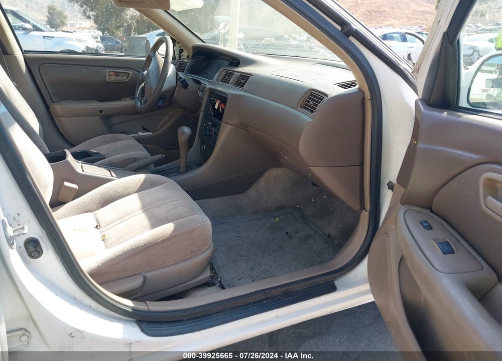 1998 TOYOTA CAMRY LE VIN: JT2BG22K1W0195784