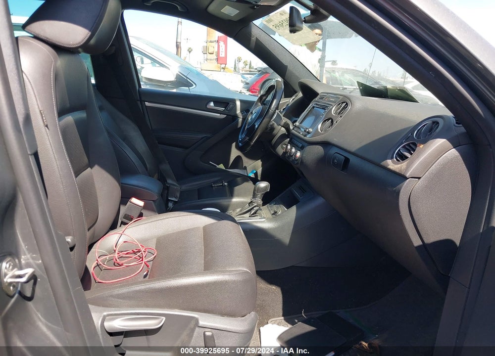 2016 VOLKSWAGEN TIGUAN R-LINE VIN: WVGAV7AX1GW016687