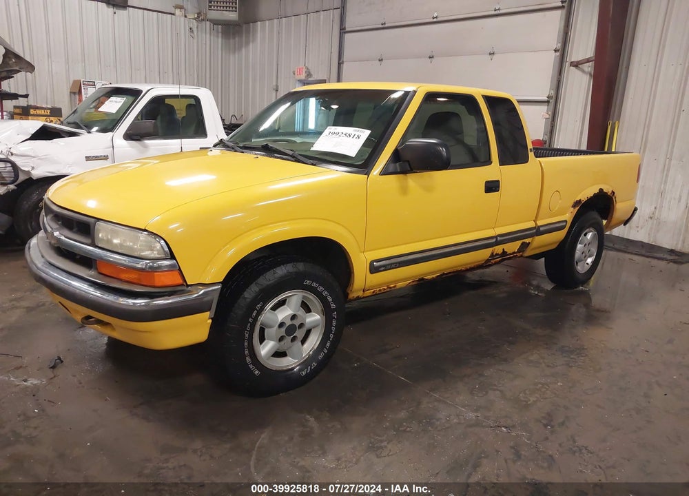 2003 CHEVROLET S-10 LS VIN: 1GCDT19X438256730