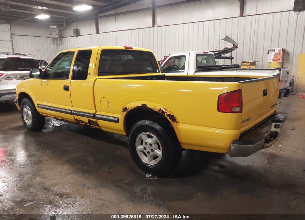 2003 CHEVROLET S-10 LS VIN: 1GCDT19X438256730