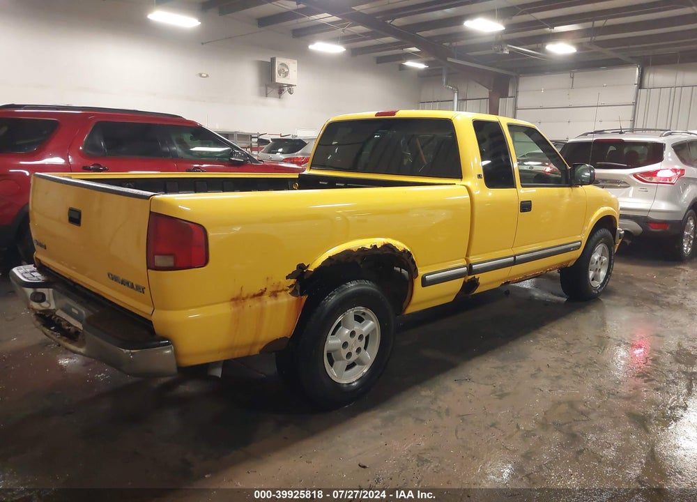 2003 CHEVROLET S-10 LS VIN: 1GCDT19X438256730
