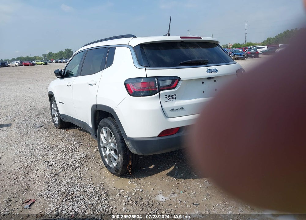 2022 JEEP COMPASS LATITUDE LUX 4X4 VIN: 3C4NJDFB6NT113352