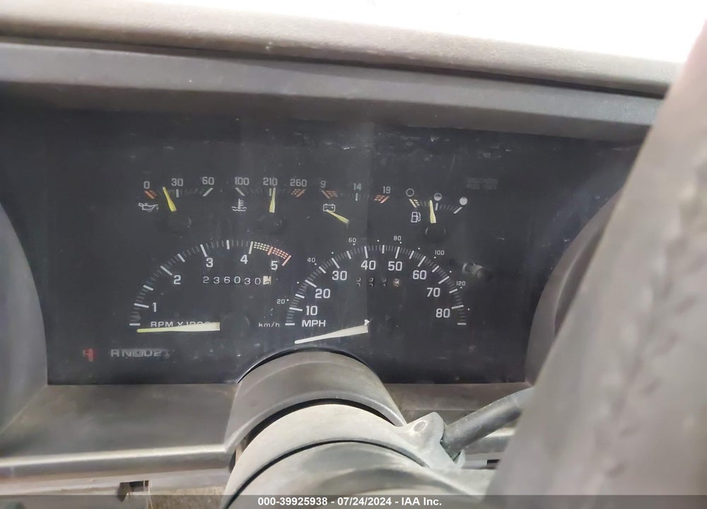 1993 CHEVROLET BLAZER K1500 VIN: 1GNEK18K1PJ333833