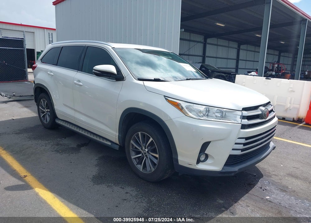2018 TOYOTA HIGHLANDER XLE VIN: 5TDKZRFH0JS282719