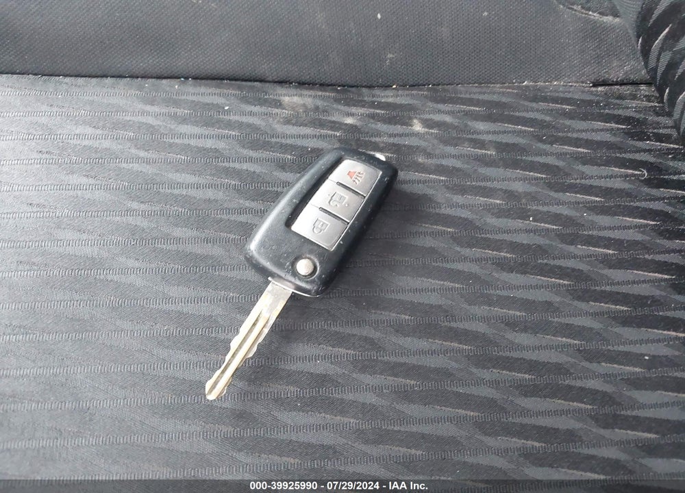 2017 NISSAN ROGUE S VIN: KNMAT2MT9HP614527
