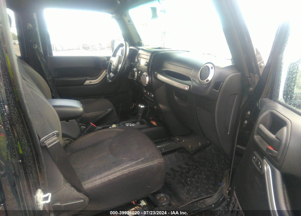 2014 JEEP WRANGLER UNLIMITED SAHARA VIN: 1C4BJWEG8EL304553