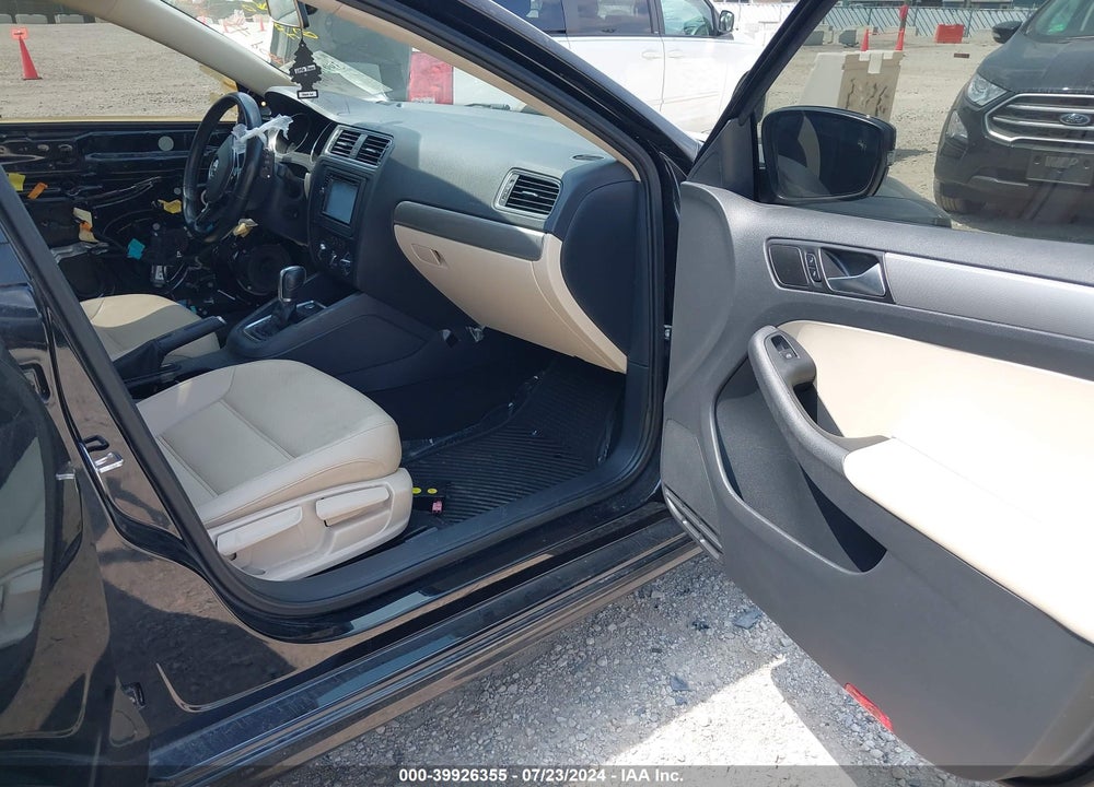 2017 VOLKSWAGEN JETTA 1.4T SE VIN: 3VWDB7AJ2HM225005