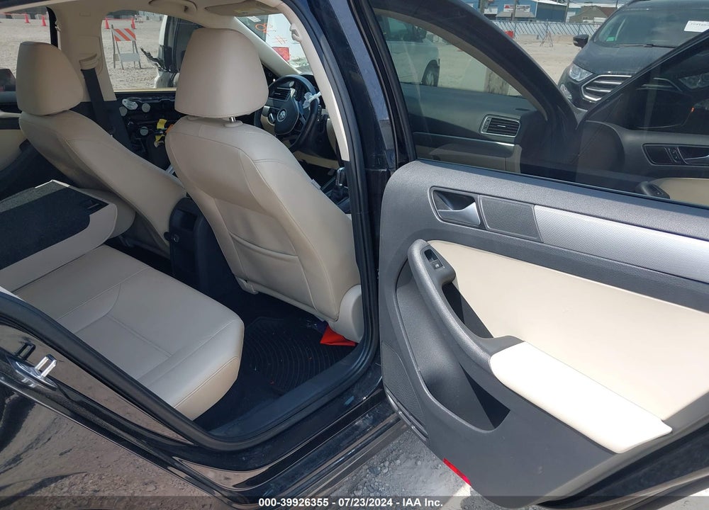 2017 VOLKSWAGEN JETTA 1.4T SE VIN: 3VWDB7AJ2HM225005