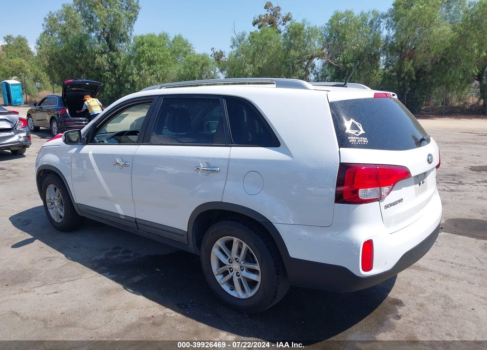 2015 KIA SORENTO LX VIN: 5XYKT4A67FG654636