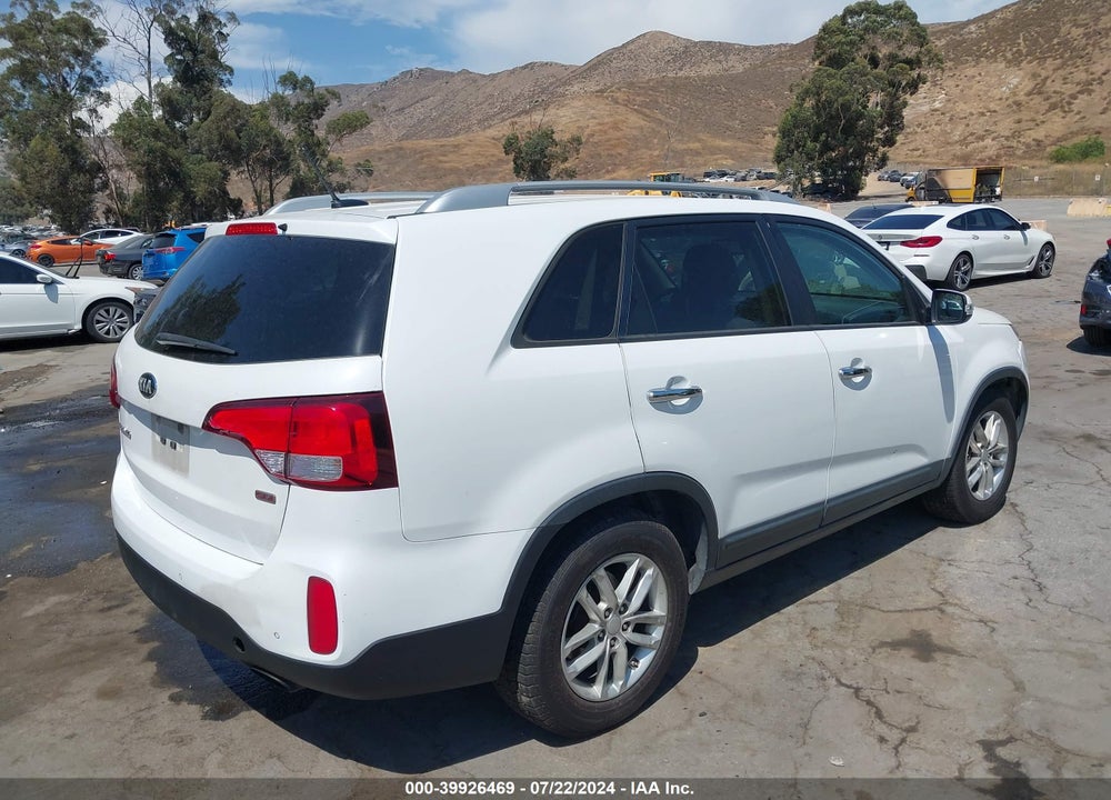 2015 KIA SORENTO LX VIN: 5XYKT4A67FG654636