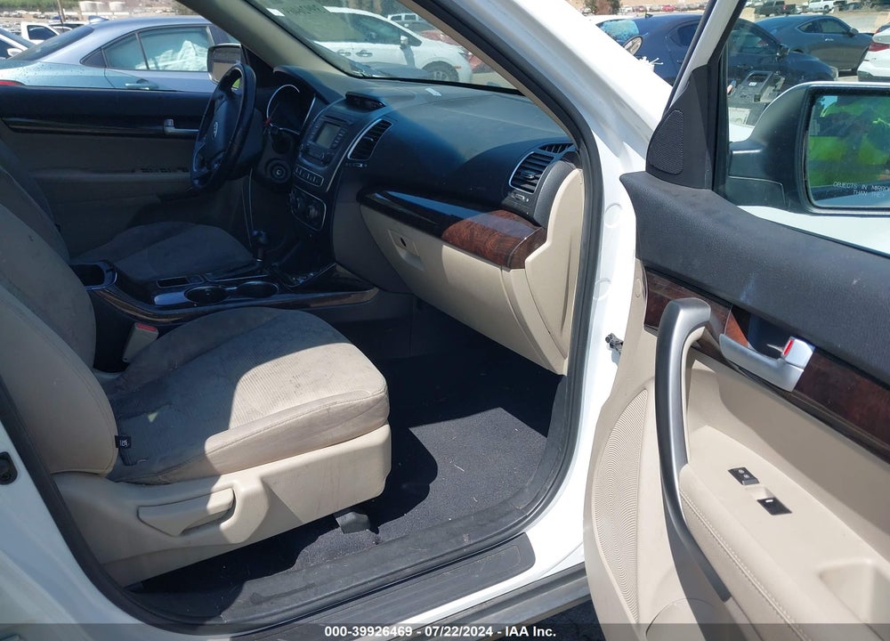 2015 KIA SORENTO LX VIN: 5XYKT4A67FG654636