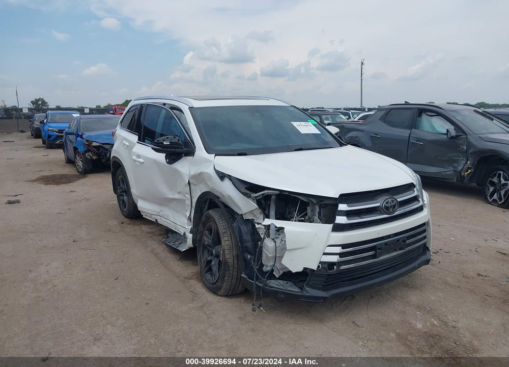 2018 TOYOTA HIGHLANDER LIMITED/PLATINUM VIN: 5TDDZRFH2JS903211