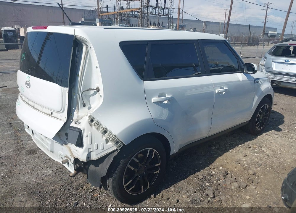 2018 KIA SOUL VIN: KNDJN2A27J7558471