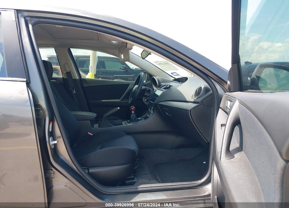 2011 MAZDA 3 S SPORT VIN: JM1BL1K56B1458931