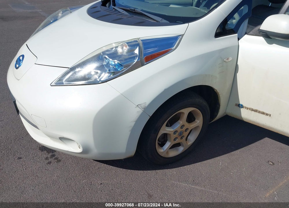 2011 NISSAN LEAF SL VIN: JN1AZ0CP0BT008588