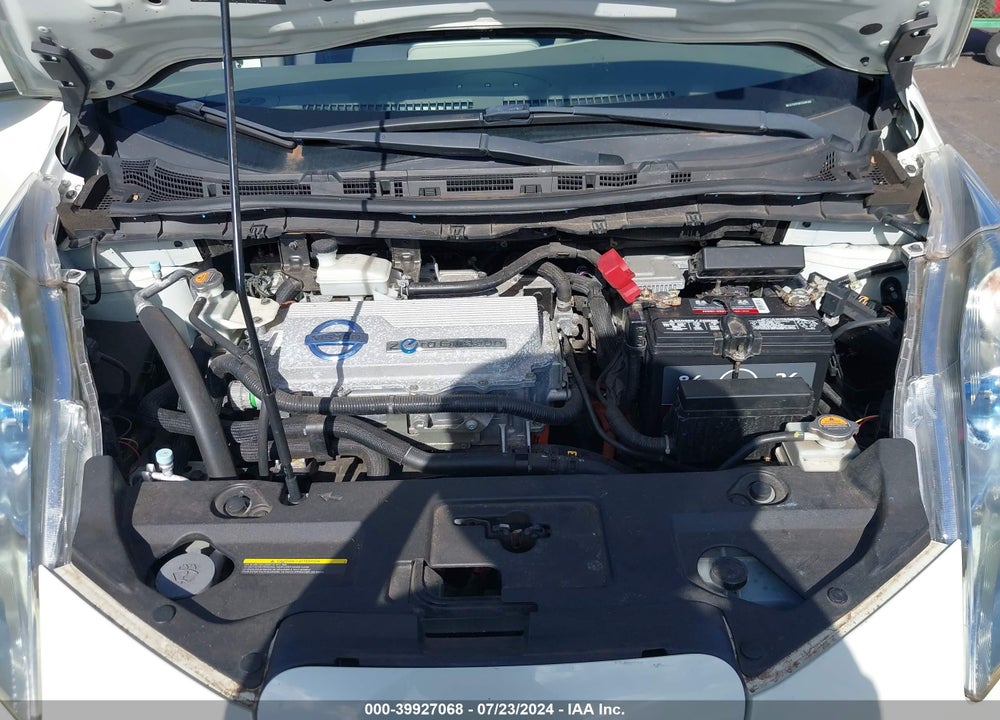 2011 NISSAN LEAF SL VIN: JN1AZ0CP0BT008588