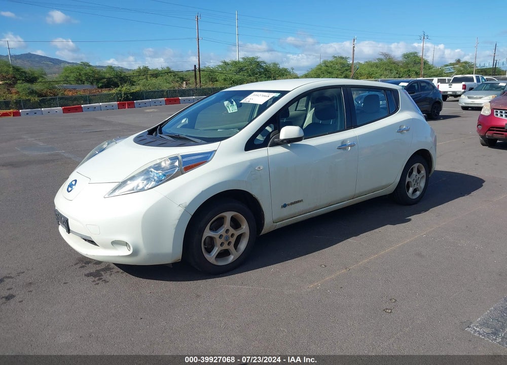 2011 NISSAN LEAF SL VIN: JN1AZ0CP0BT008588