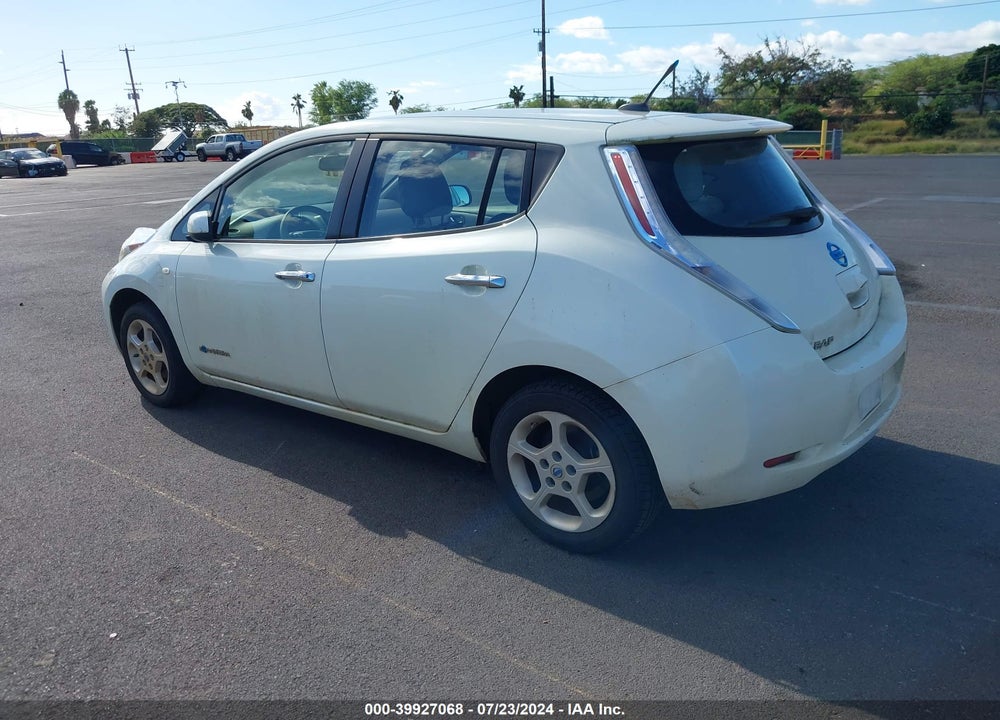2011 NISSAN LEAF SL VIN: JN1AZ0CP0BT008588