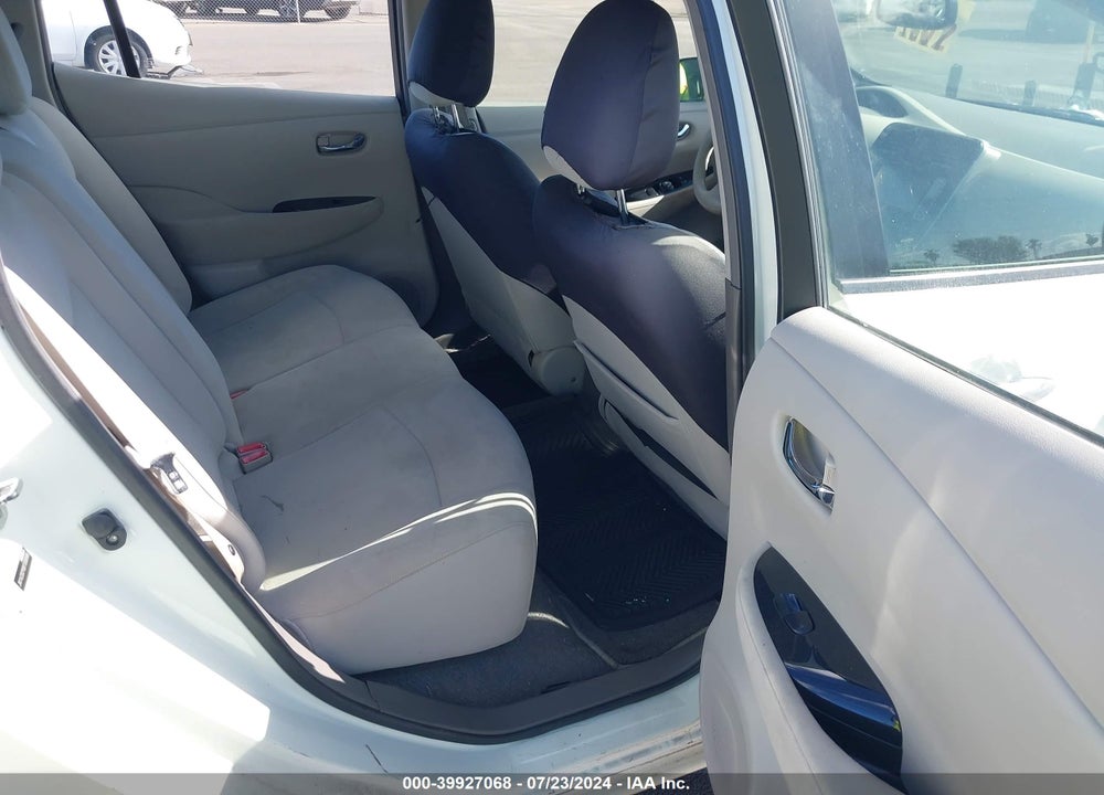 2011 NISSAN LEAF SL VIN: JN1AZ0CP0BT008588