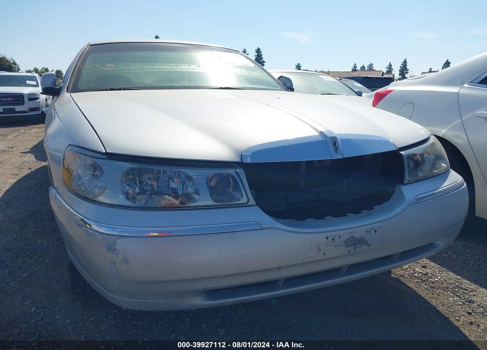 2001 LINCOLN TOWN CAR SIGNATURE VIN: 1LNHM82W01Y709730