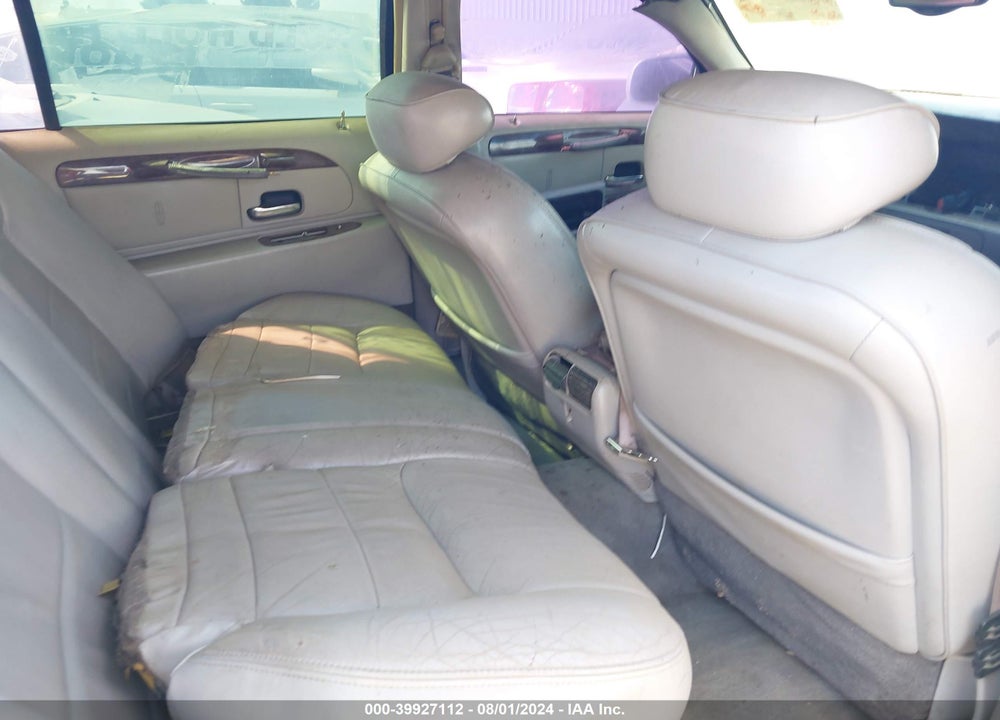 2001 LINCOLN TOWN CAR SIGNATURE VIN: 1LNHM82W01Y709730