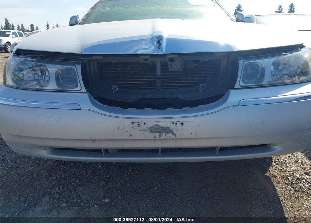 2001 LINCOLN TOWN CAR SIGNATURE VIN: 1LNHM82W01Y709730