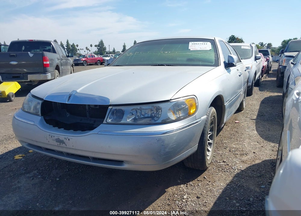 2001 LINCOLN TOWN CAR SIGNATURE VIN: 1LNHM82W01Y709730