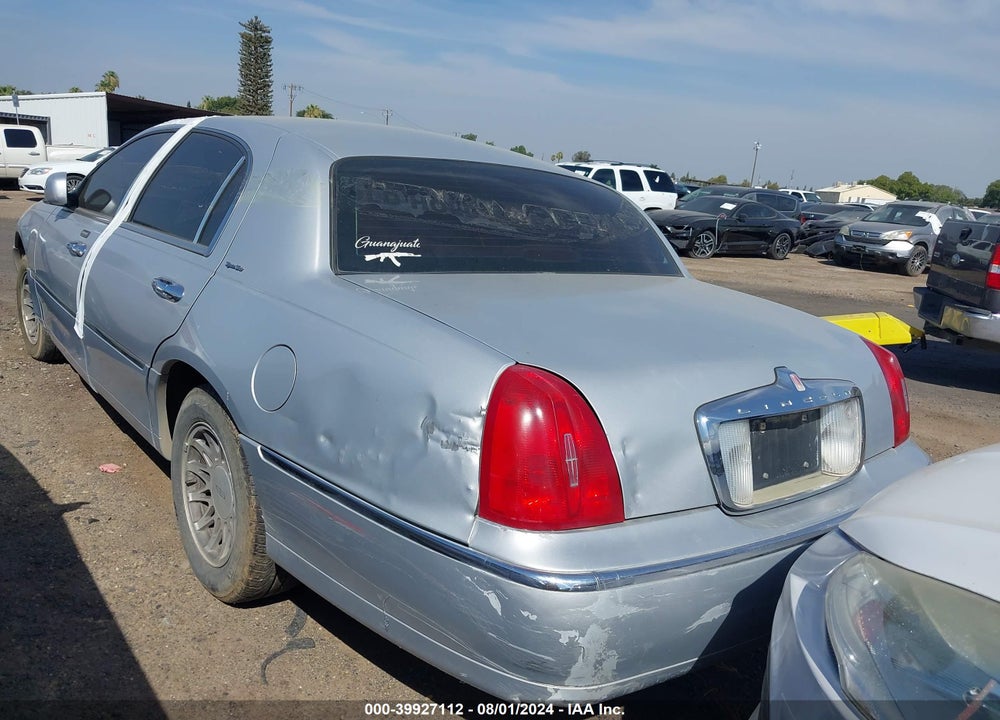 2001 LINCOLN TOWN CAR SIGNATURE VIN: 1LNHM82W01Y709730