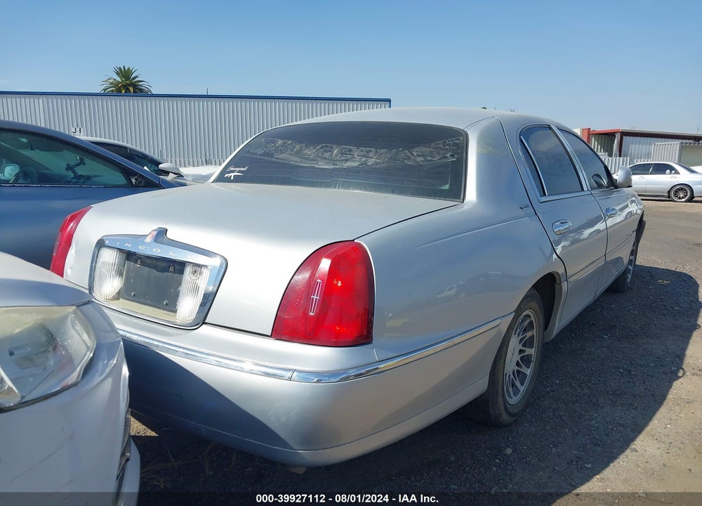 2001 LINCOLN TOWN CAR SIGNATURE VIN: 1LNHM82W01Y709730