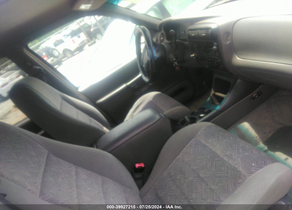 2000 FORD EXPLORER XLT VIN: 1FMZU83PXYZA01677