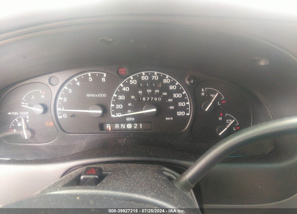 2000 FORD EXPLORER XLT VIN: 1FMZU83PXYZA01677
