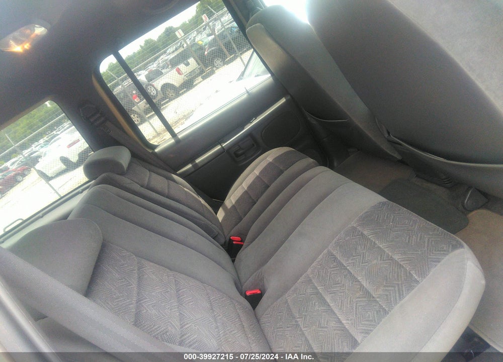 2000 FORD EXPLORER XLT VIN: 1FMZU83PXYZA01677