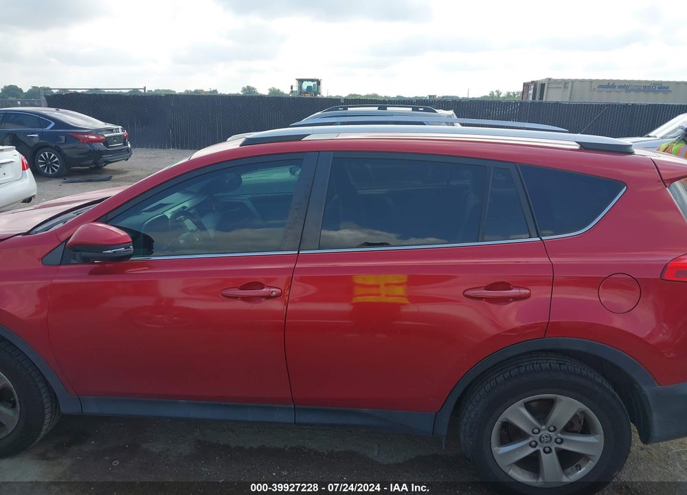 2015 TOYOTA RAV4 XLE VIN: 2T3WFREV7FW157370